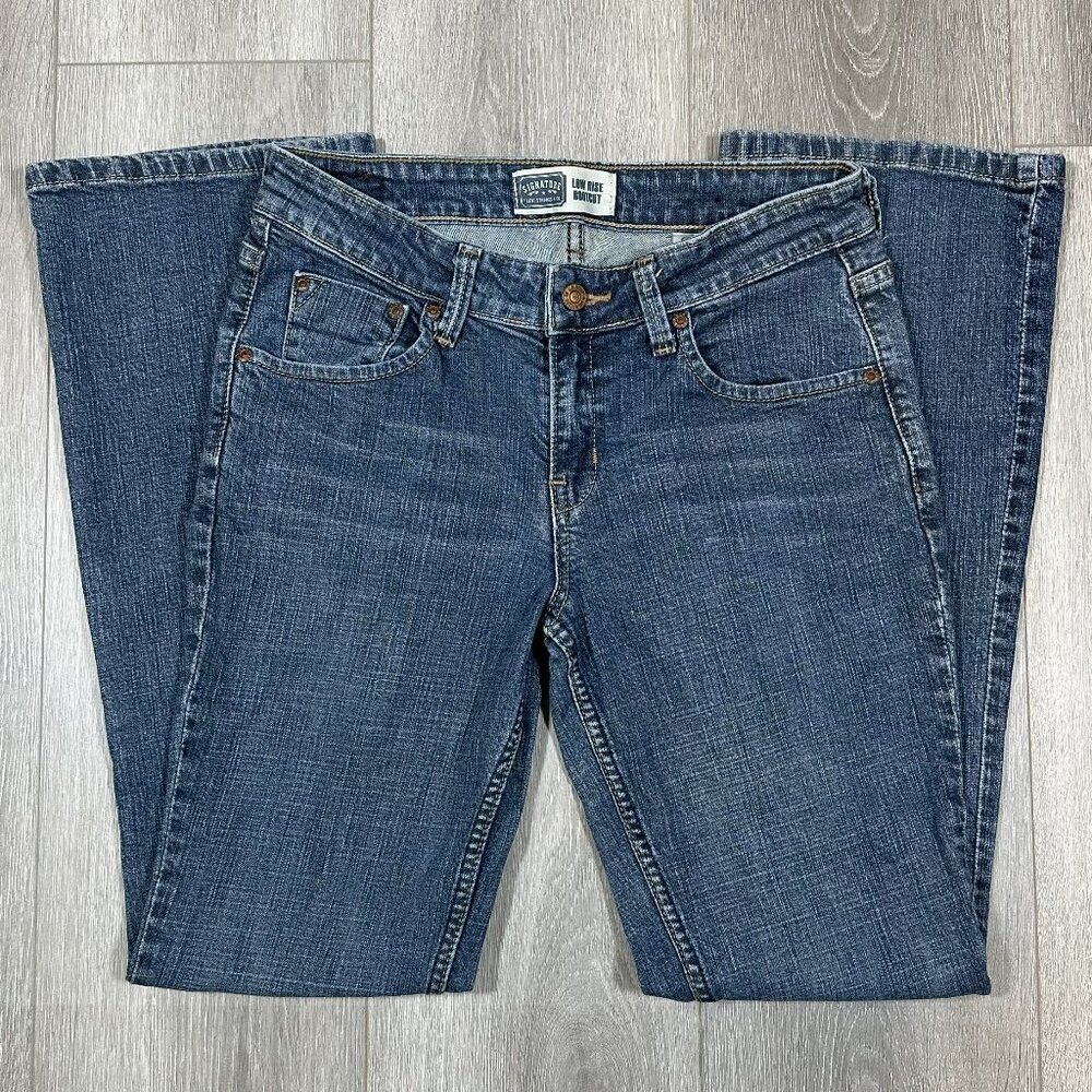 Levi Strauss & Co. Women Low Rise Bootcut Signature Denim. 4/Medium
